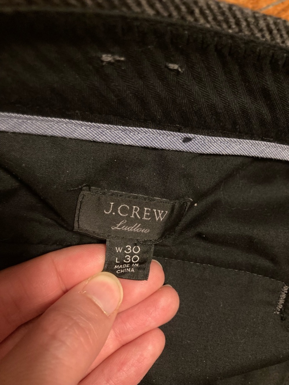 J. Crew men’s Ludlow Slim-fit suit pant in gray/black herringbone - Picture 5 of 6